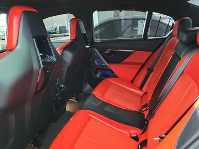 2025 BMW M5 - Photo 12