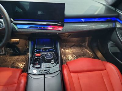 2025 BMW M5 - Photo 10