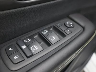 2026 Chrysler Pacifica — photo 11 view