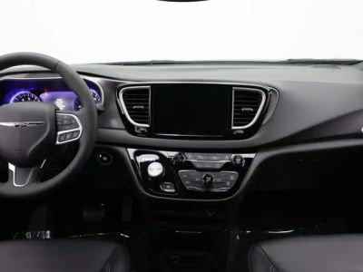 2026 Chrysler Pacifica — photo 30 view