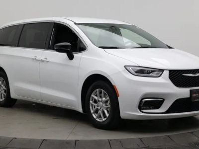 2026 Chrysler Pacifica — rear three-quarter view