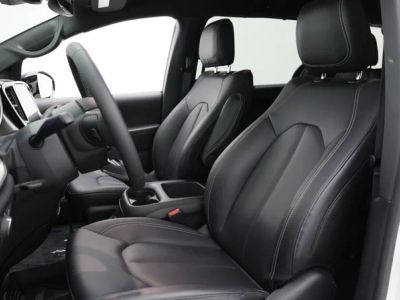 2026 Chrysler Pacifica — photo 15 view