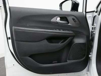 2026 Chrysler Pacifica — photo 10 view