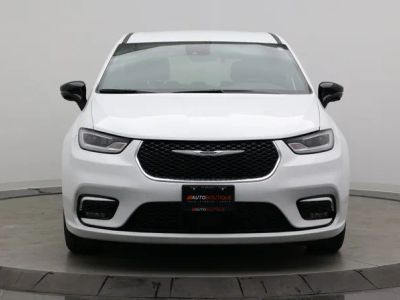 2026 Chrysler Pacifica — side profile view
