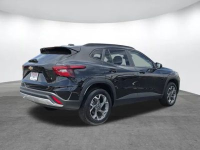 2025 Chevrolet Trax - Photo 4