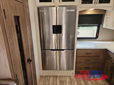 2023 Alliance RV Paradigm — photo 25 view