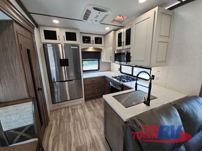 2023 Alliance RV Paradigm — photo 21 view
