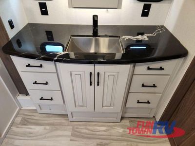 2023 Alliance RV Paradigm — photo 41 view