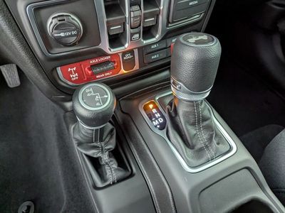 2026 Jeep Wrangler - Photo 24