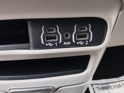 2023 Chrysler Voyager - Photo 19