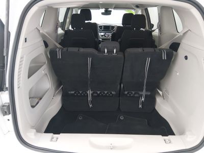 2023 Chrysler Voyager - Photo 11