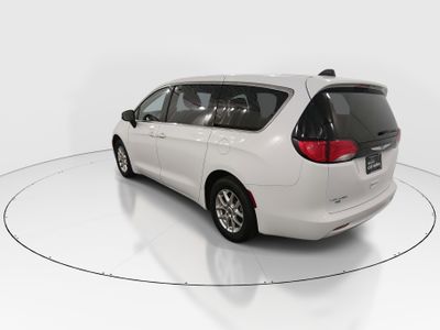 2023 Chrysler Voyager - Photo 5
