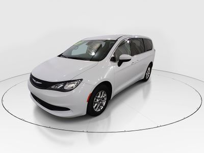 2023 Chrysler Voyager - Photo 3