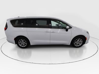 2023 Chrysler Voyager - Photo 8