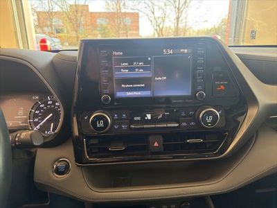 2022 Toyota Highlander XLE - Photo 13