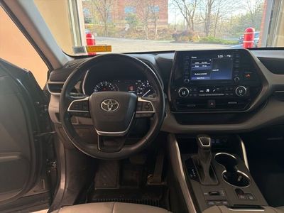 2022 Toyota Highlander XLE - Photo 16