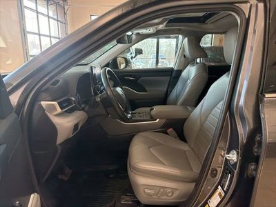 2022 Toyota Highlander XLE - Photo 9