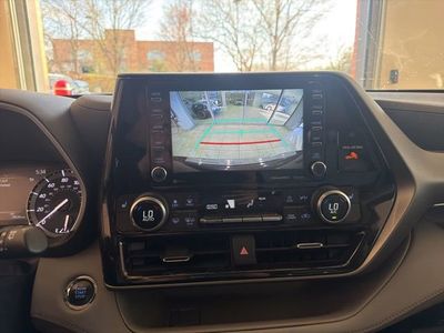 2022 Toyota Highlander XLE - Photo 14