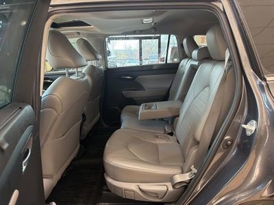 2022 Toyota Highlander XLE - Photo 18
