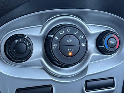 2019 Ford Fiesta - Photo 21