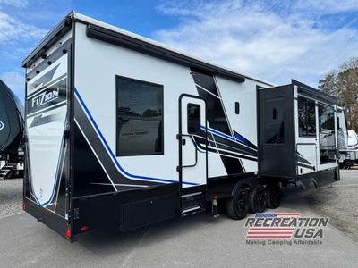 2025 Keystone Fuzion - Photo 3