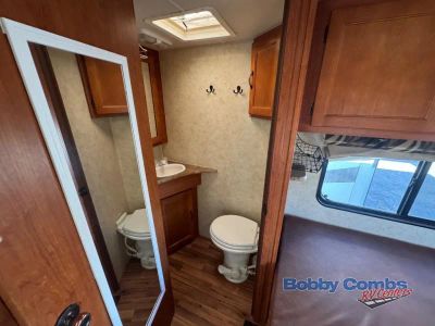2013 Coachmen RV Freelander - Photo 15