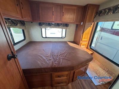 2013 Coachmen RV Freelander - Photo 11