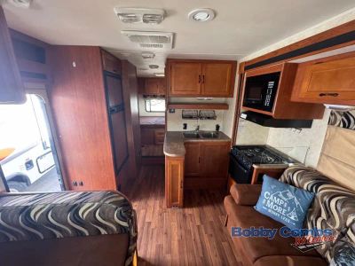 2013 Coachmen RV Freelander - Photo 12