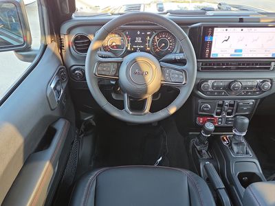 2026 Jeep Gladiator — photo 16 view