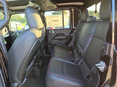 2026 Jeep Gladiator — photo 14 view