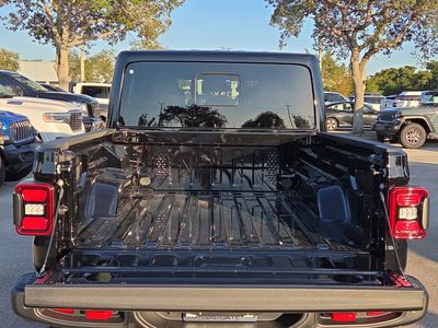 2026 Jeep Gladiator — photo 13 view