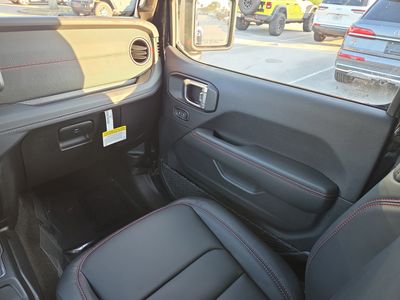 2026 Jeep Gladiator — photo 17 view