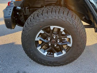 2026 Jeep Gladiator — photo 11 view