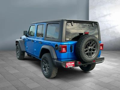2026 Jeep Wrangler - Photo 4