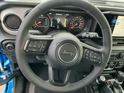2026 Jeep Wrangler - Photo 14