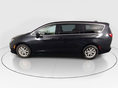 2023 Chrysler Voyager - Photo 4