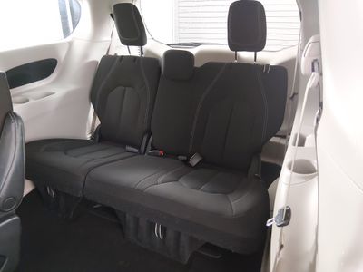2023 Chrysler Voyager - Photo 17