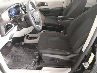 2023 Chrysler Voyager - Photo 20