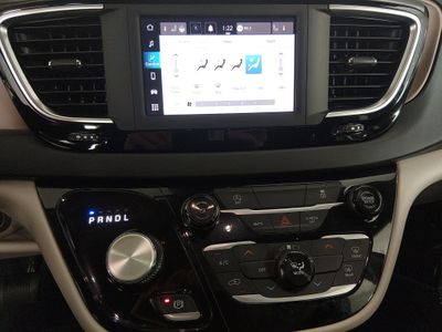 2023 Chrysler Voyager - Photo 18