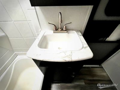 2022 Coachmen Freedom Express Select — photo 17 view