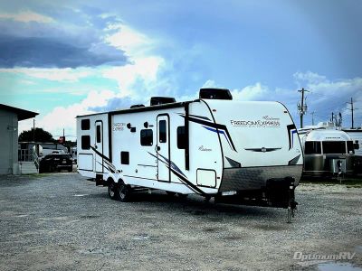 2022 Coachmen Freedom Express Select — front three-quarter view