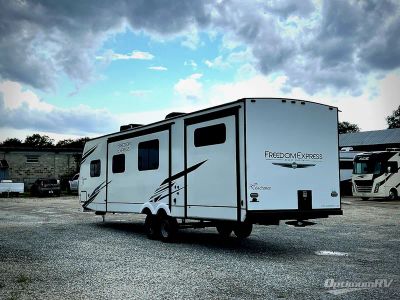 2022 Coachmen Freedom Express Select — rear three-quarter view