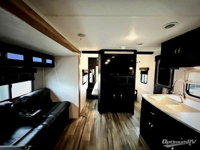 2022 Coachmen Freedom Express Select — detail view