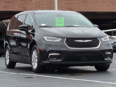 2024 Chrysler Pacifica — rear three-quarter view