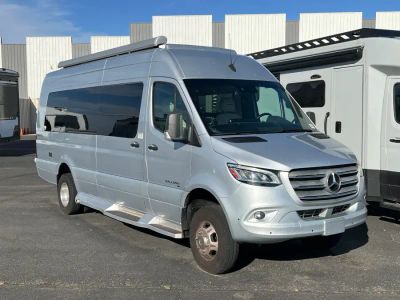 2022 Coachmen GALLERIA — front three-quarter view