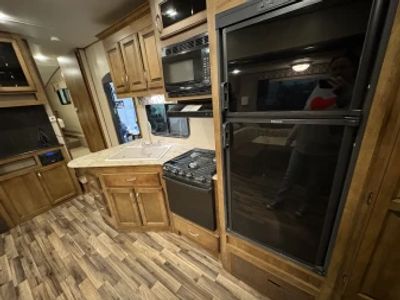 2015 Coachmen Chaparral X-Lite — photo 17 view