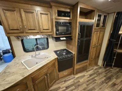 2015 Coachmen Chaparral X-Lite — photo 16 view