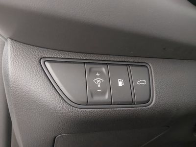 2025 Genesis G70 - Photo 13
