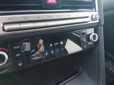 2025 Genesis G70 - Photo 18