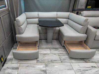 2026 Fleetwood Discovery LXE - Photo 13
